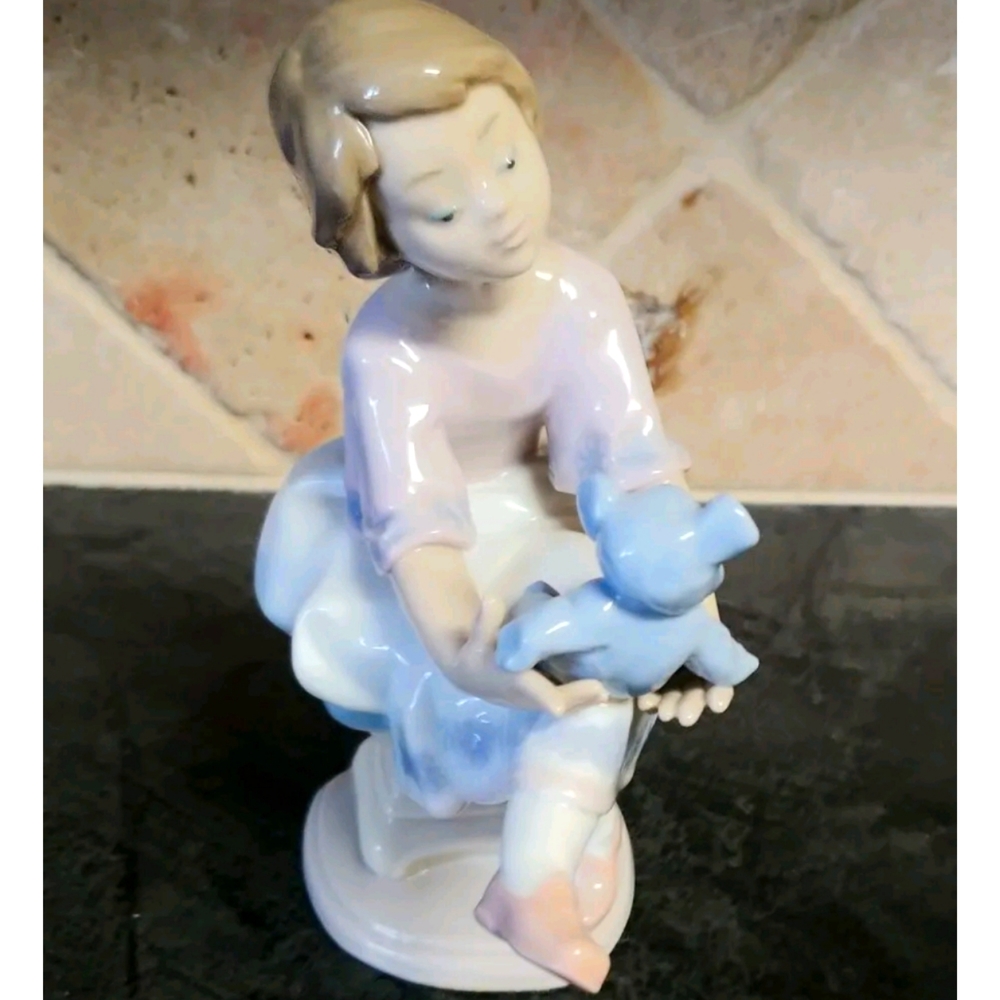 SUPER CUTE LLADRO BEST FRIEND FIGURINE